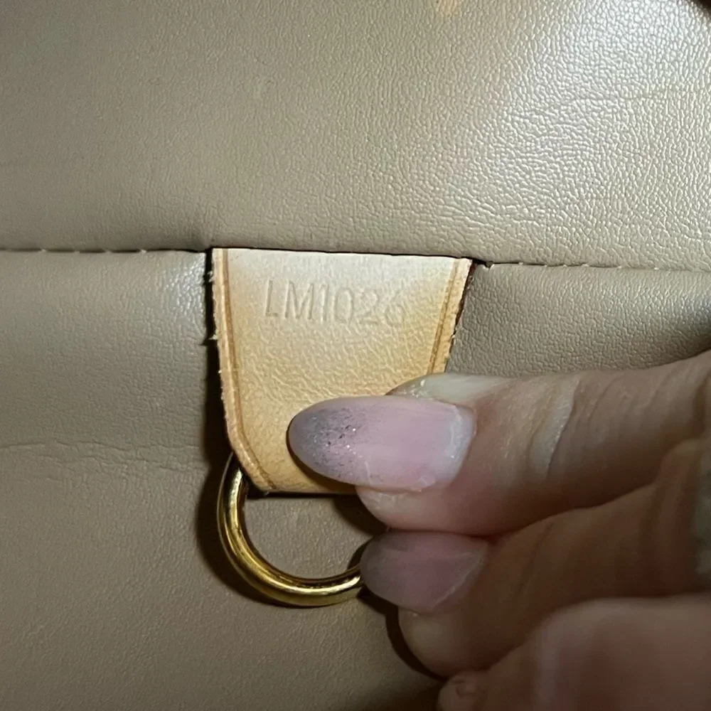 AUTH LOUIS VUITTON VERNIS BAG- tan/beige